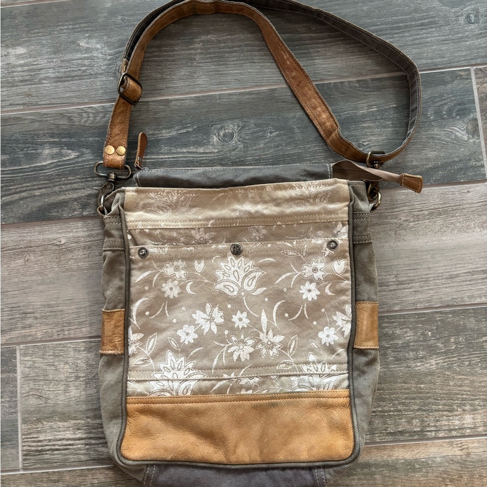 Myra crossbody bag